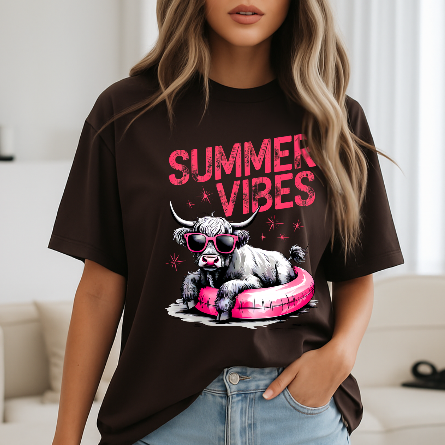 Summer Vibes Highland Cow T-Shirt – Cute Retro Graphic Tee