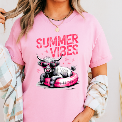 Summer Vibes Highland Cow T-Shirt – Cute Retro Graphic Tee