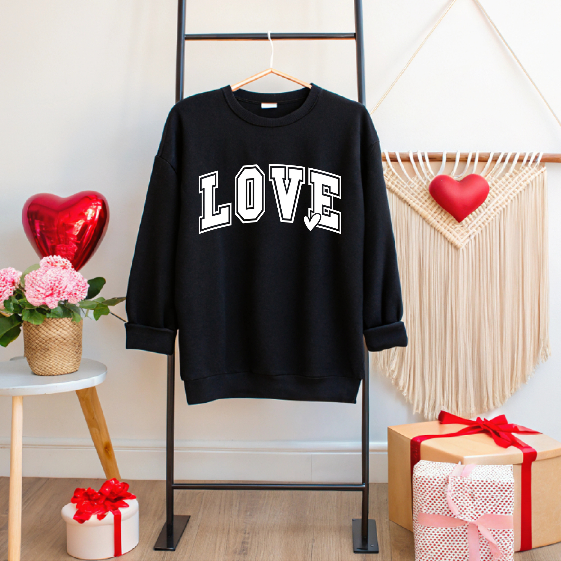 Women’s LOVE print sweatshirt in black — Valentine’s outfit